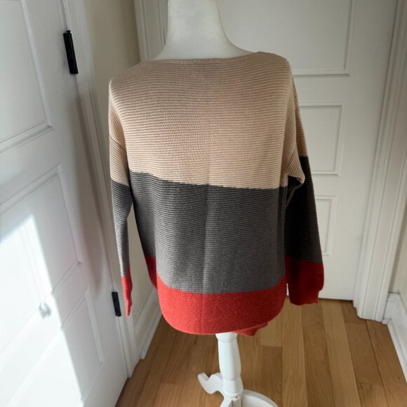 Revolution Colorblock Sweater - Picture 3 of 8